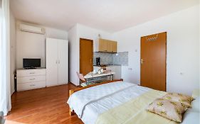 Amazing Apartment In Rovanjska With Wifi